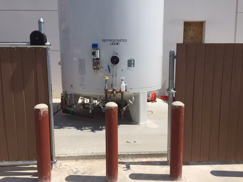 LN2 tank installed