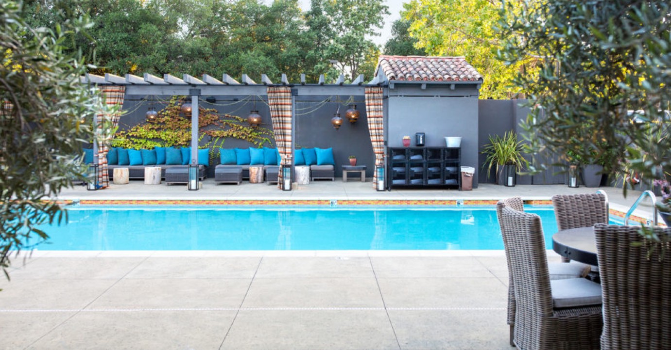 North Block Hotel Yountville pool and patio