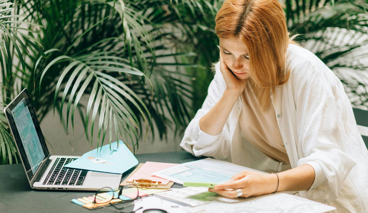 woman scrolling reviews on her phone