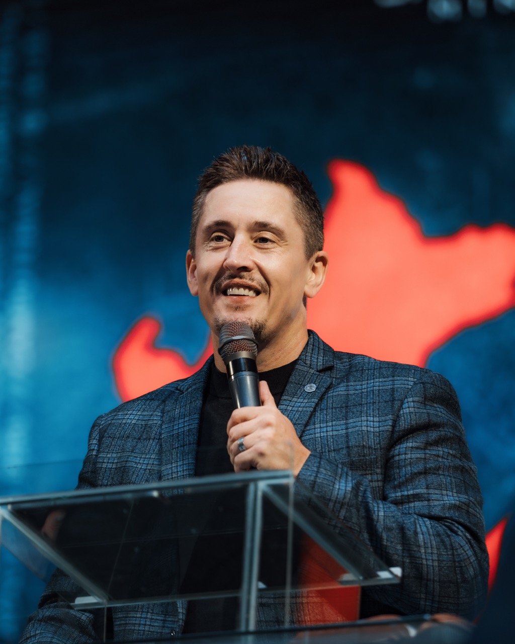 Evangelist Nathan Morris speaking at a Gospel Campaign in Ayacucho, Peru
