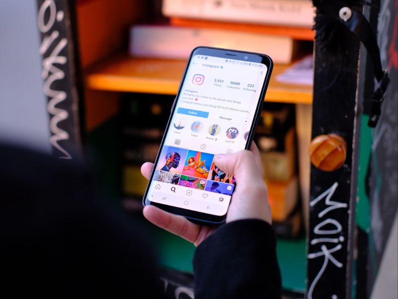 En smartphone som visar Instagram