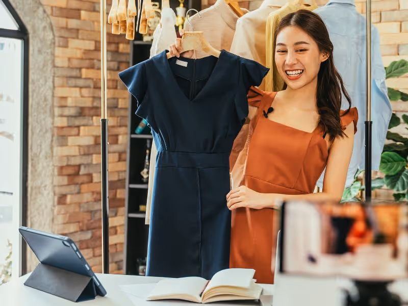 Live selling through social media