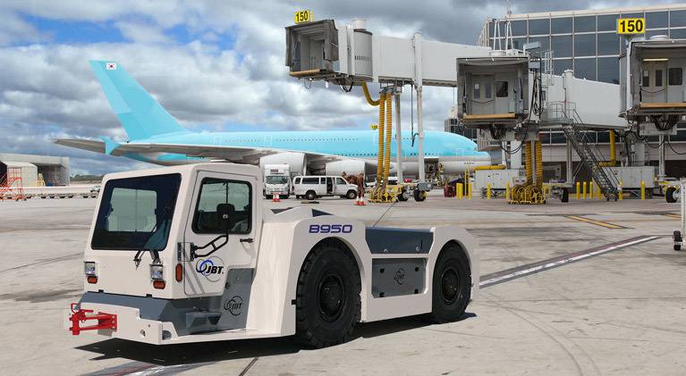 Oshkosh AeroTech B950 Pushback Tractor