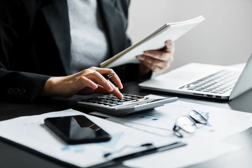 Calculating annual software subscription costs per user with a calculator