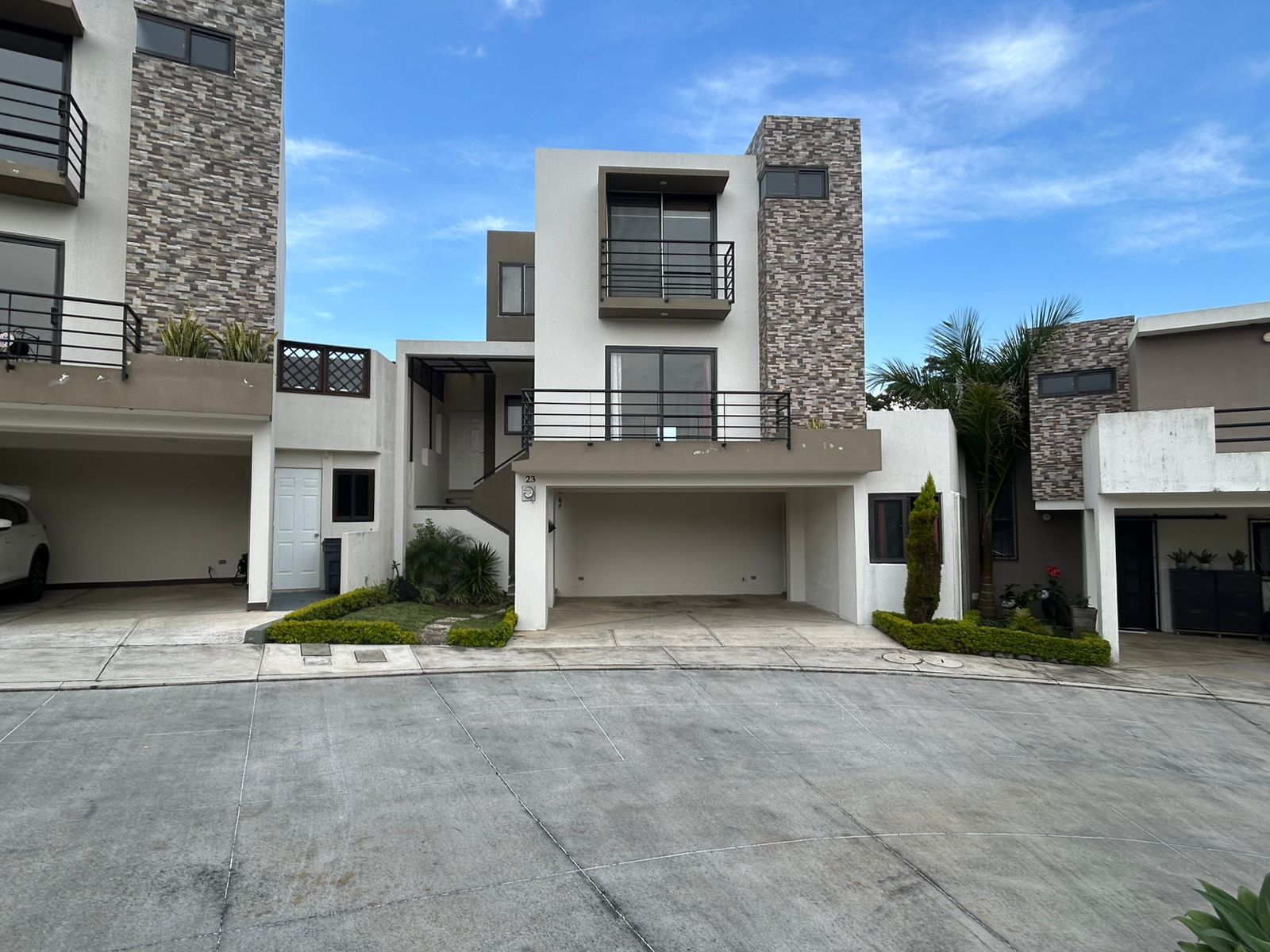 San Agustin, Casa en renta, zona 16