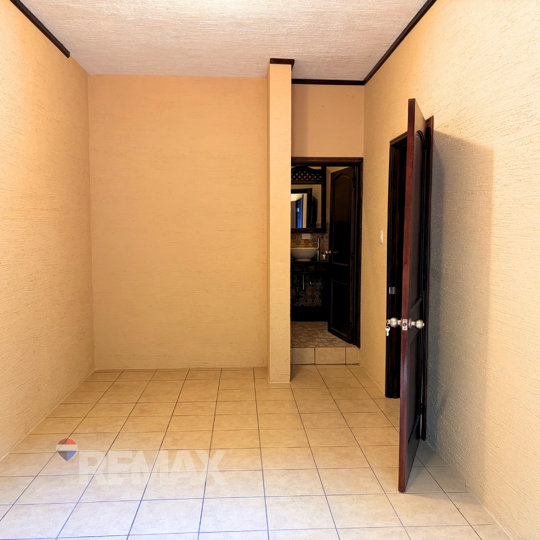 Lo de Coy, 2 Casas en Venta en Mixco - Image 4