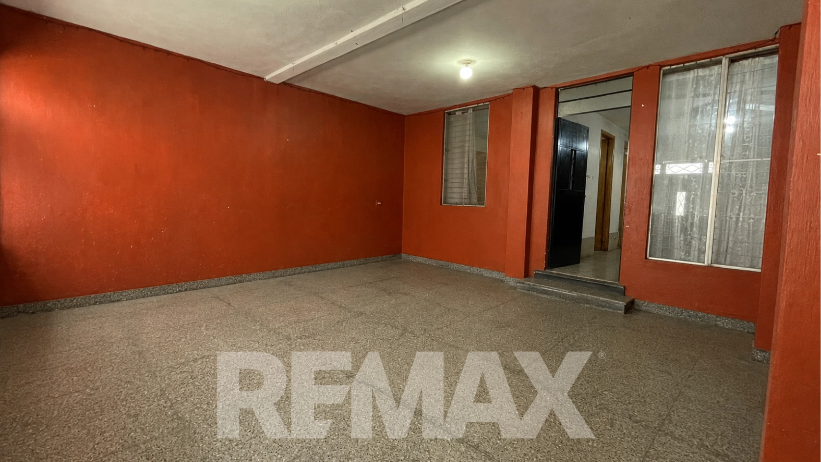 Los Olivos, Casa en Venta Zona 18 - Image 2