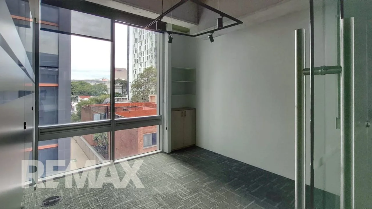 Edificio Platina, Oficina en Renta en Zona 10 - Image 3