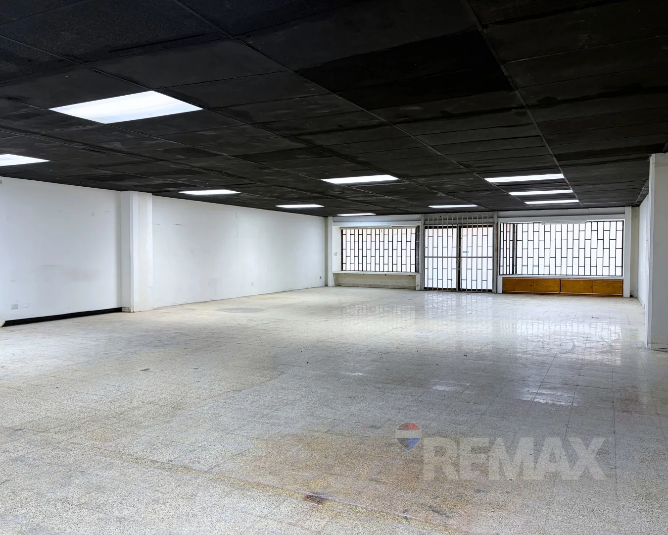 Gran Centro Comercial de la Zona 4 Local en Renta en Sotano · Foto 3
