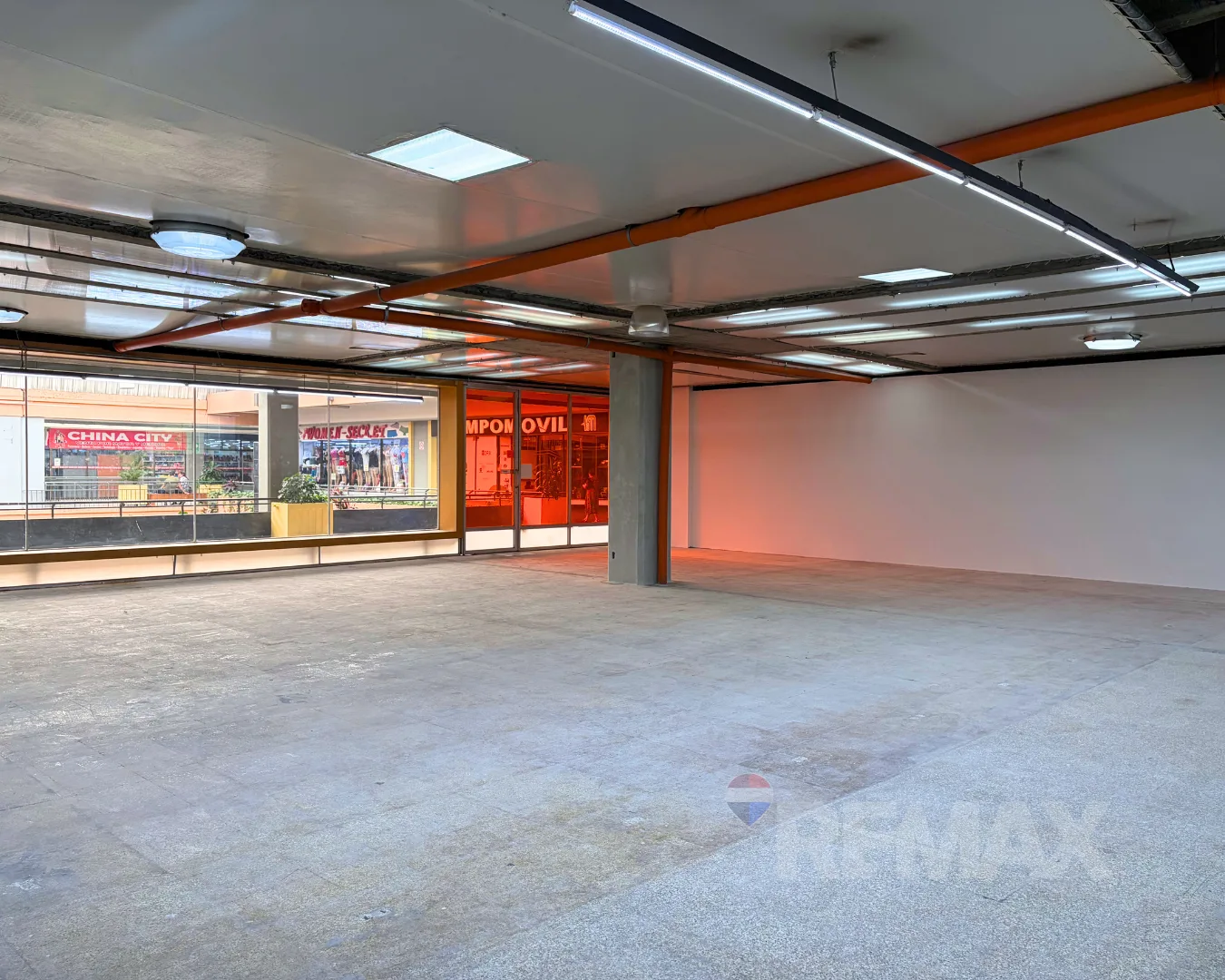 Gran Centro Comercial de la Zona 4 Local en Renta en Segundo Nivel · Foto 4