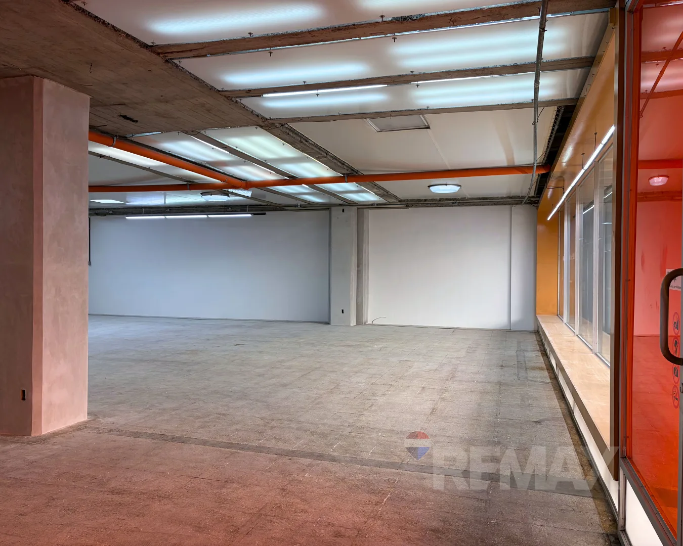 Gran Centro Comercial de la Zona 4 Local en Renta en Segundo Nivel · Foto 2