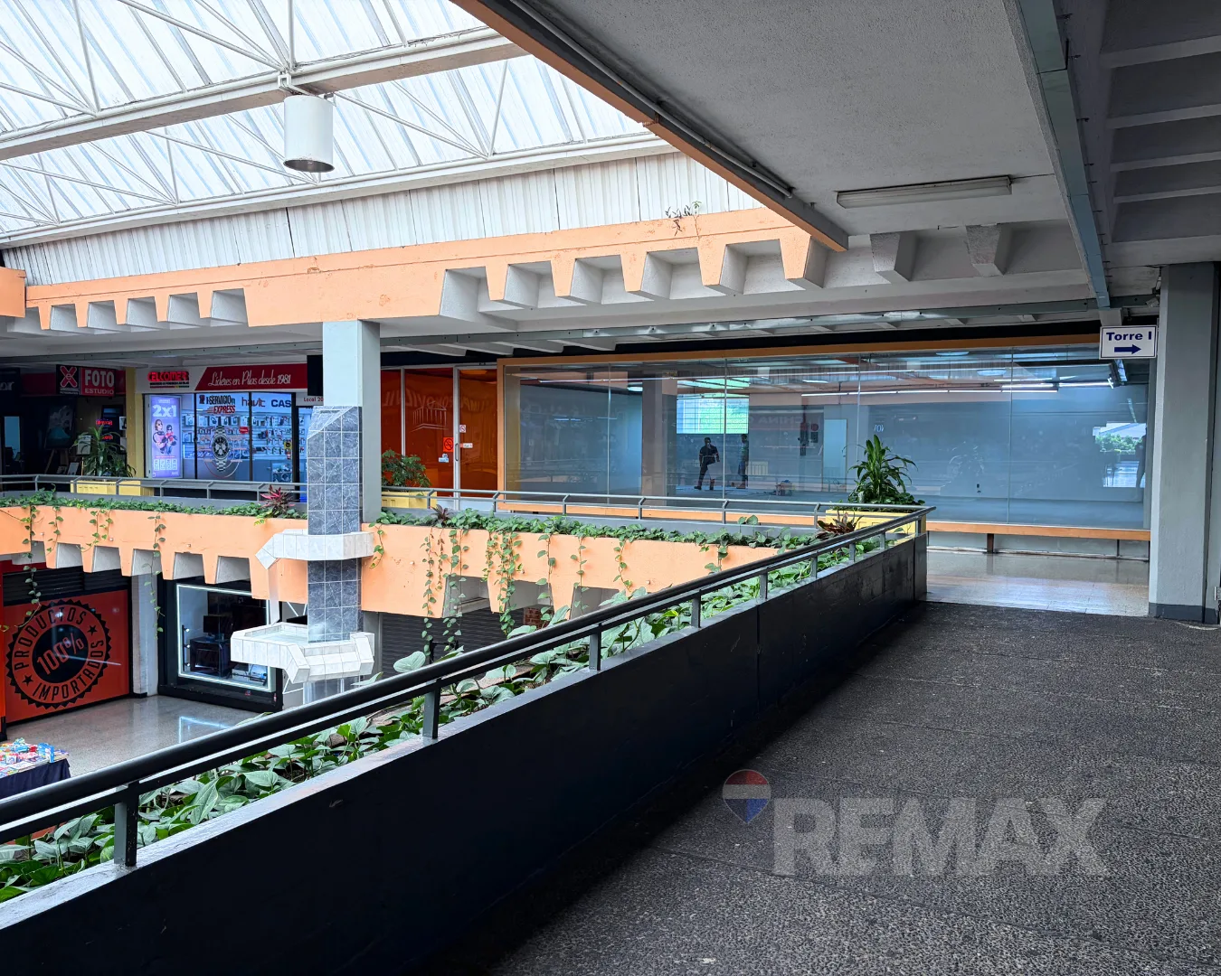 Gran Centro Comercial de la Zona 4 Local en Renta en Segundo Nivel · Foto 5