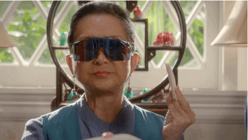 GIF cartes en main