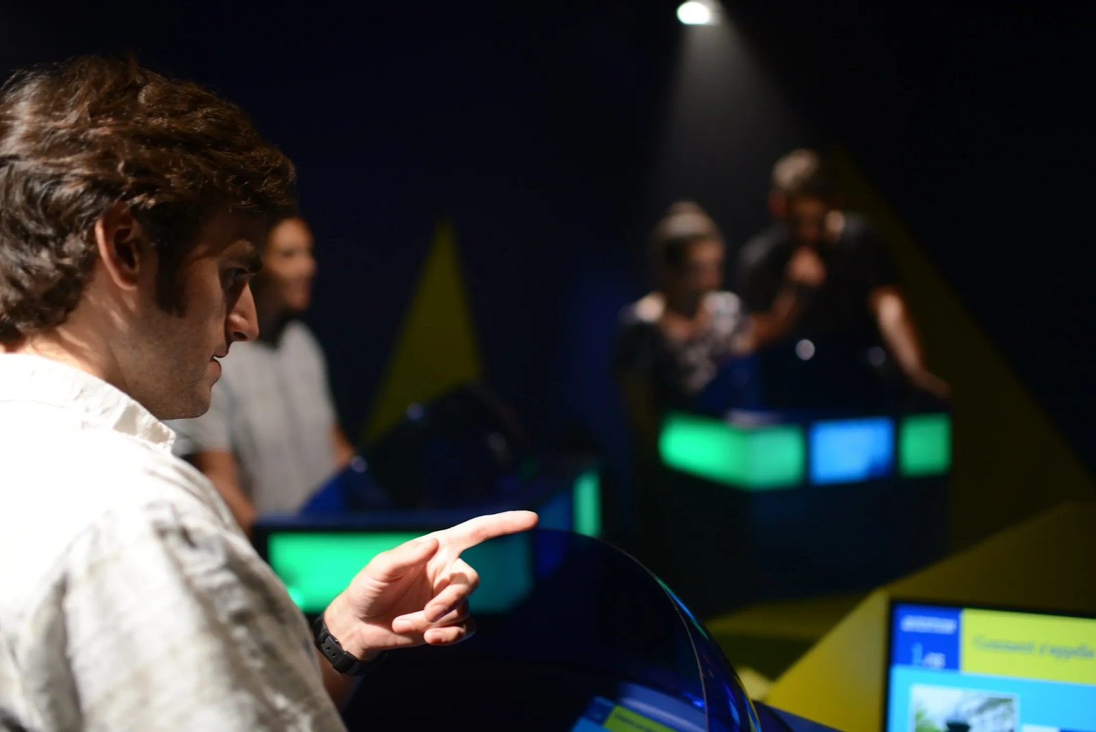 reflexion devant question et un buzzer