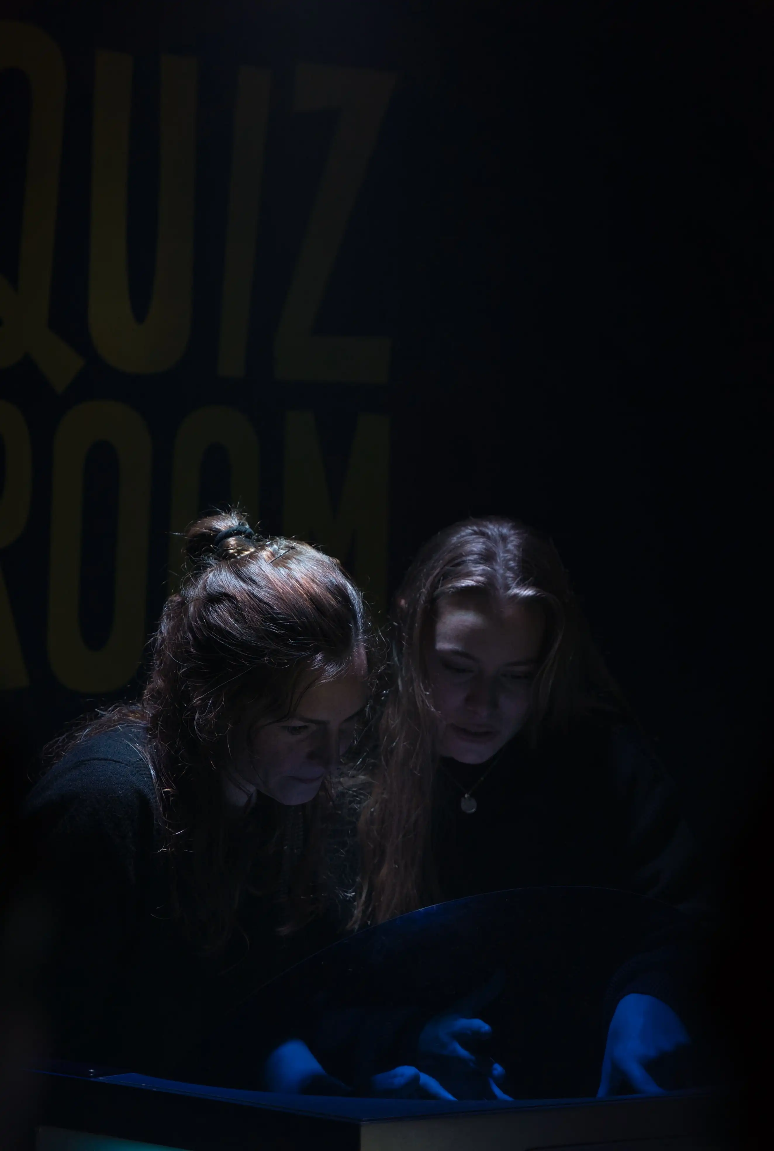 joueuses, quiz room, buzzer, reflexion