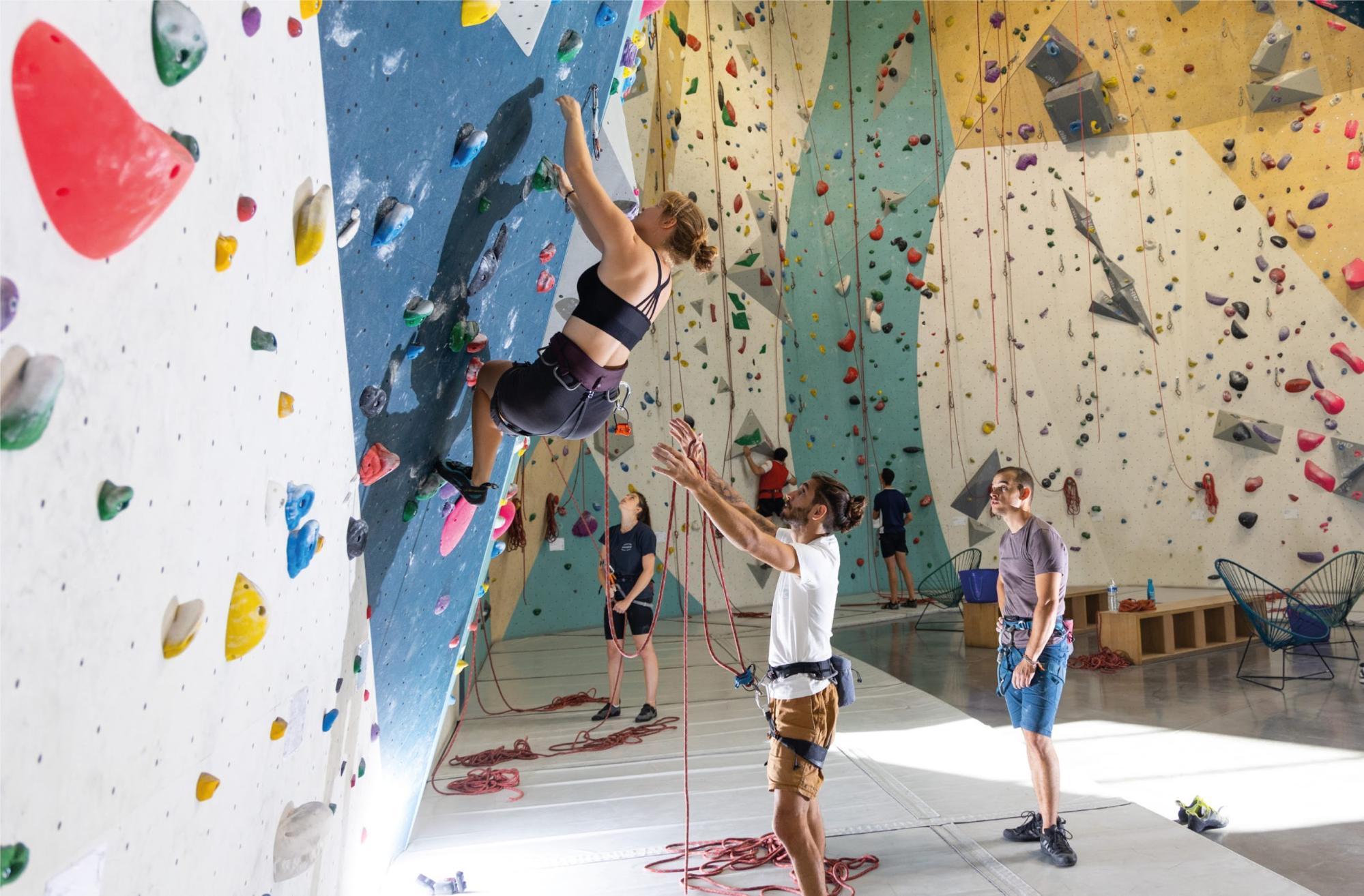 activité enfant et anniversaire a Nimes chez Block out, escalade