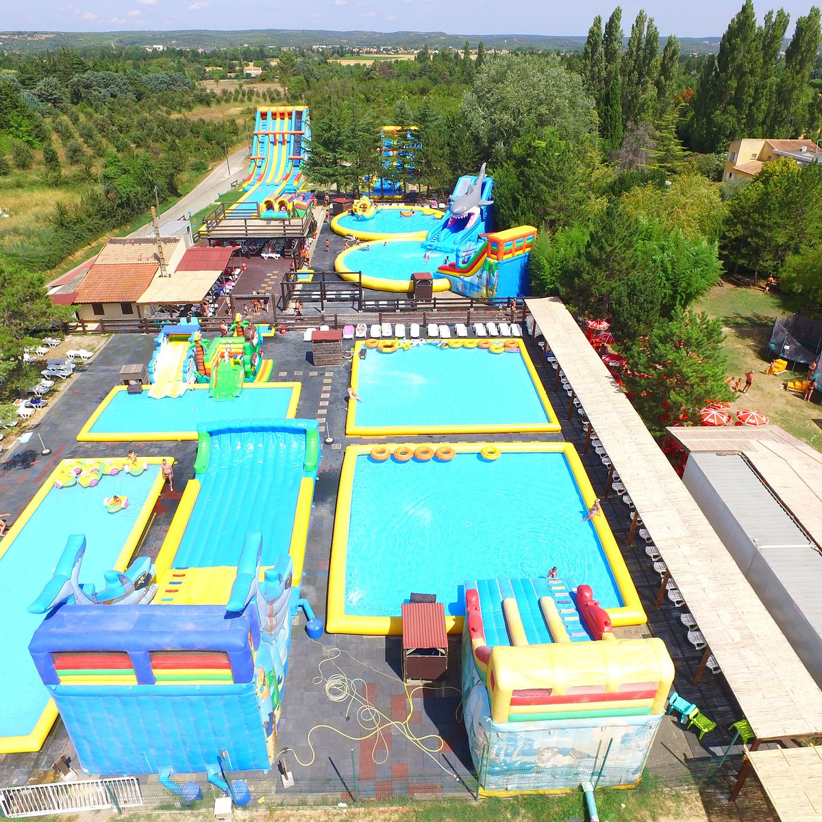 Vue de haut d'un centre nautique pour les enfants