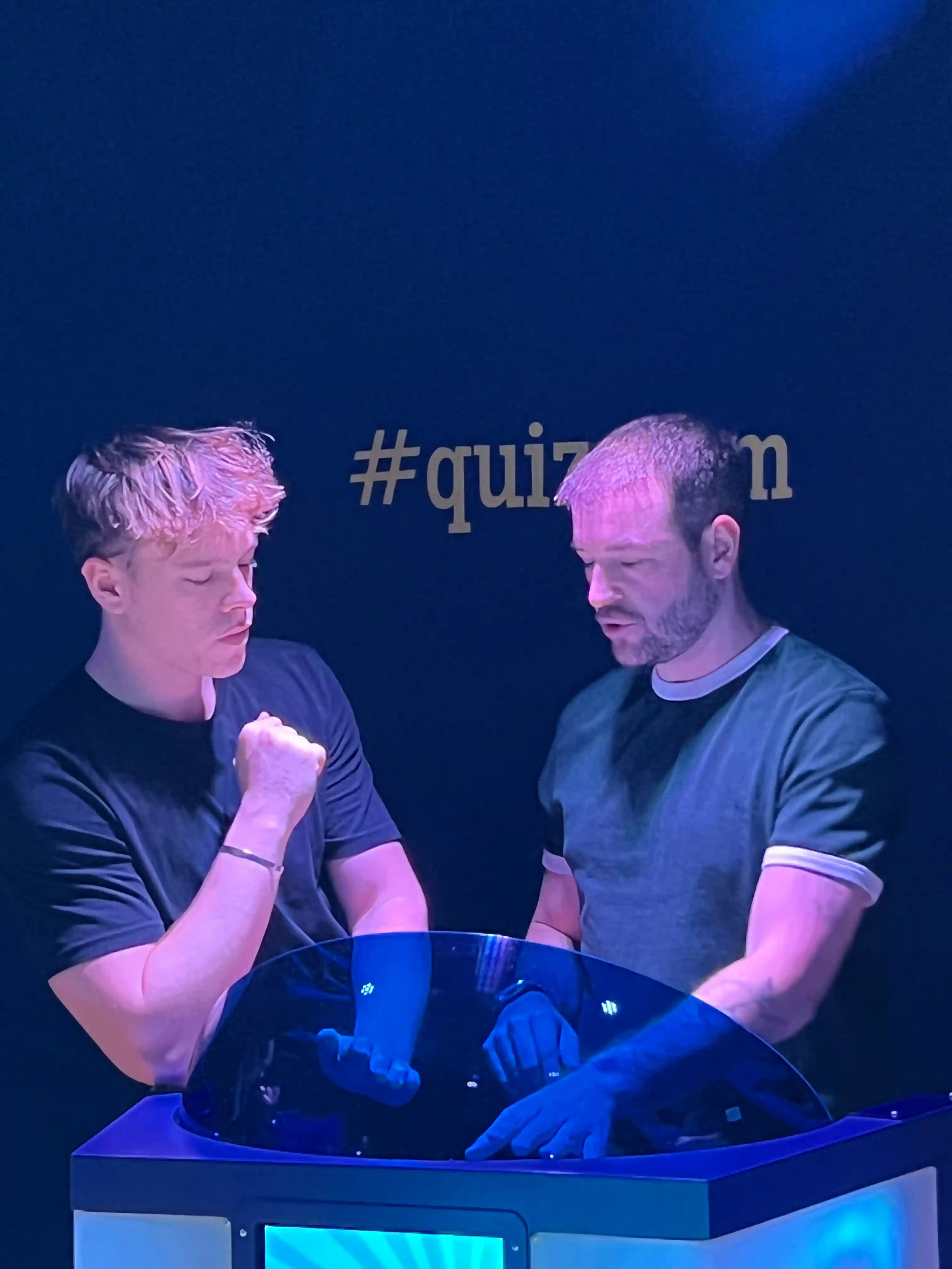 image chez quiz room deux personnes gagnant
