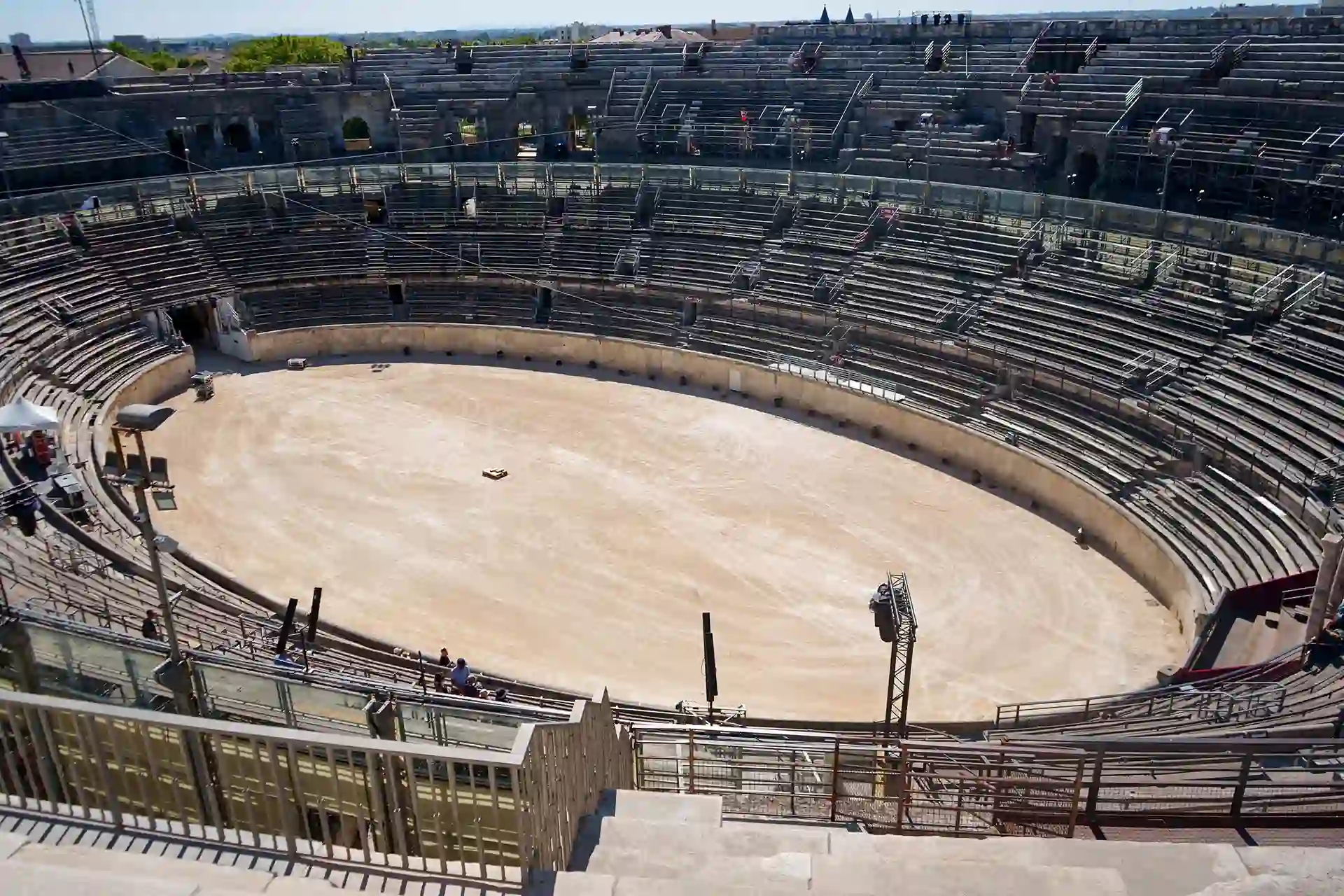 photo des arènes de Nîmes prise depuis les gradins