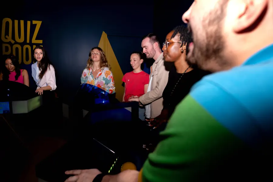 Groupe travail d'équipe Quiz Room jeu teambuilding Fougères