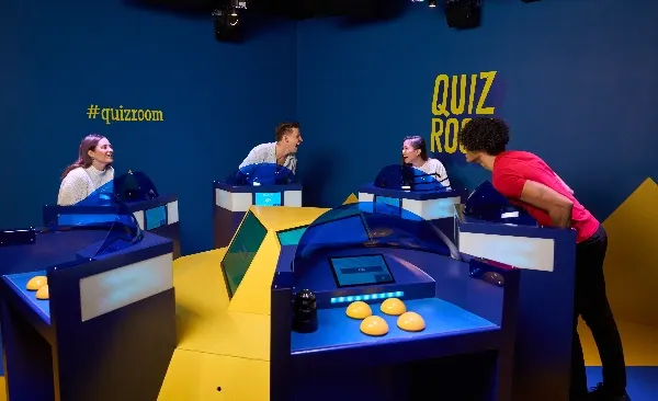 Équipe jouant au Quiz Room teambuilding Valmeinier