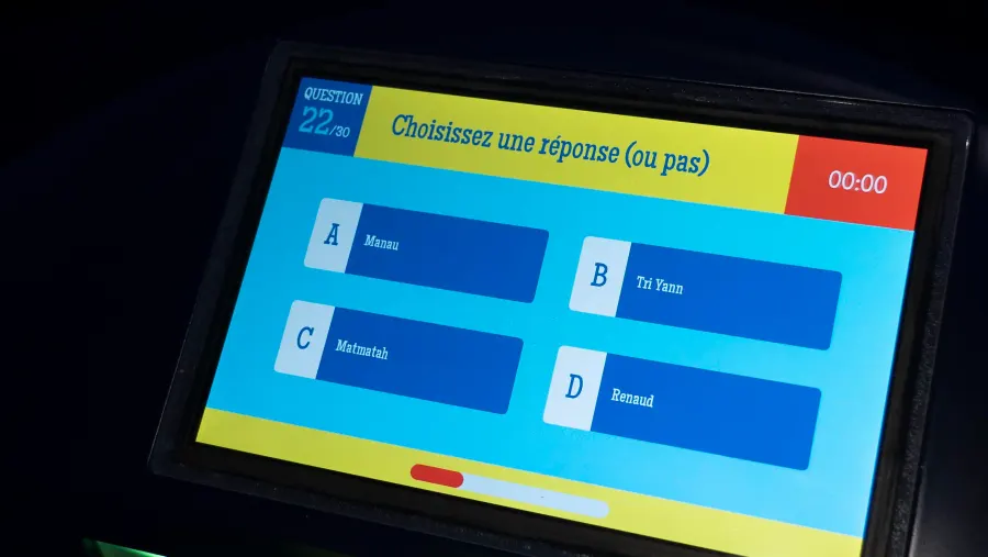 Blind test Toulouse Quiz Room joueurs en action gameplay