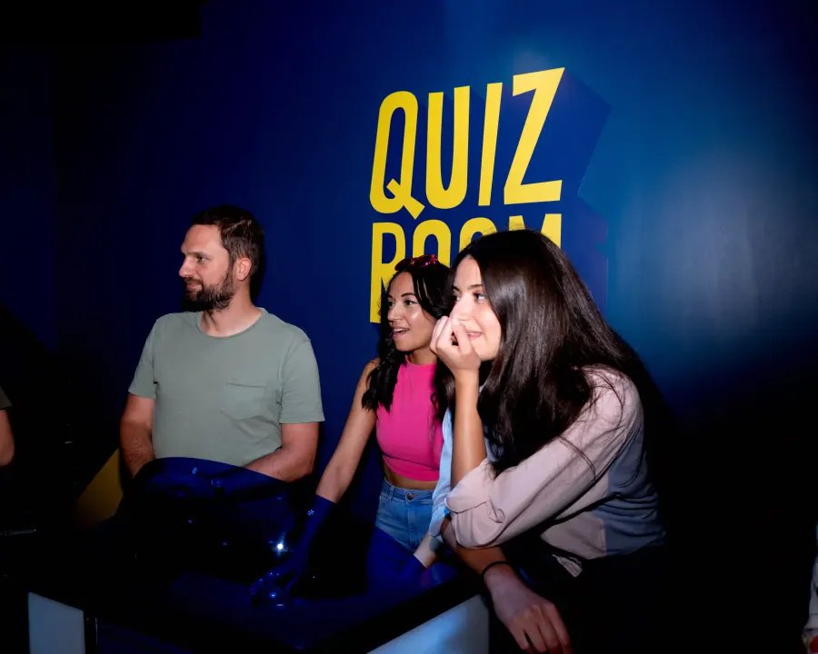 Quiz Room Paris - joueurs testant culture générale