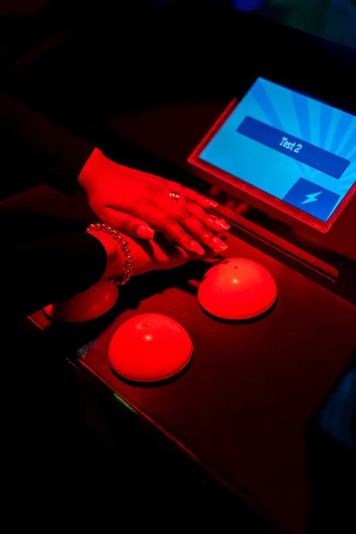 Participants engagés dans une activité Quiz Room collaborative