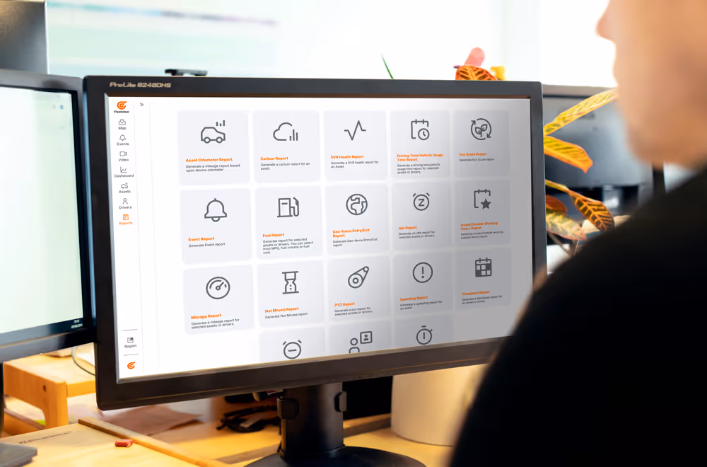 Man usING Fleetclear Connect reporting tools.