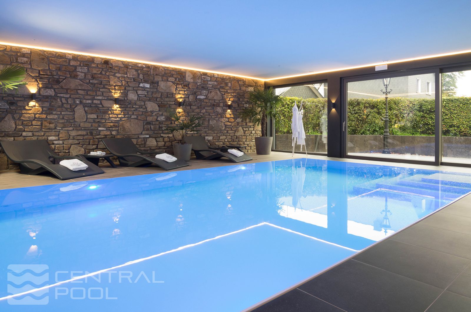 Aqualuxe indoor one-piece overflow pool by Central Pool