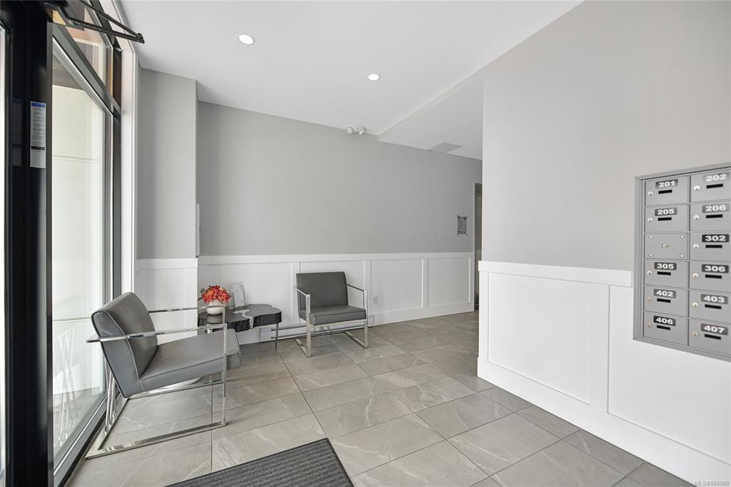 2526 Bevan Ave — building photo 4