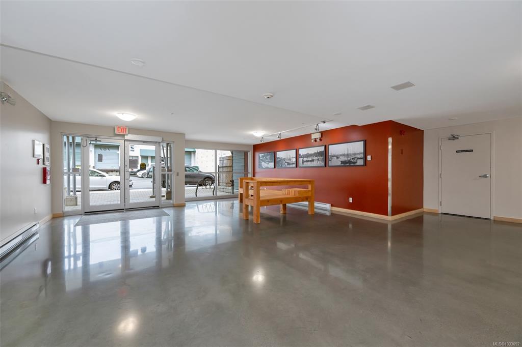 Bonds Landing at RailYards — building photo 12