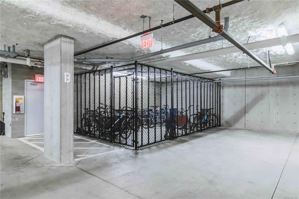Bonds Landing at RailYards — building photo 6
