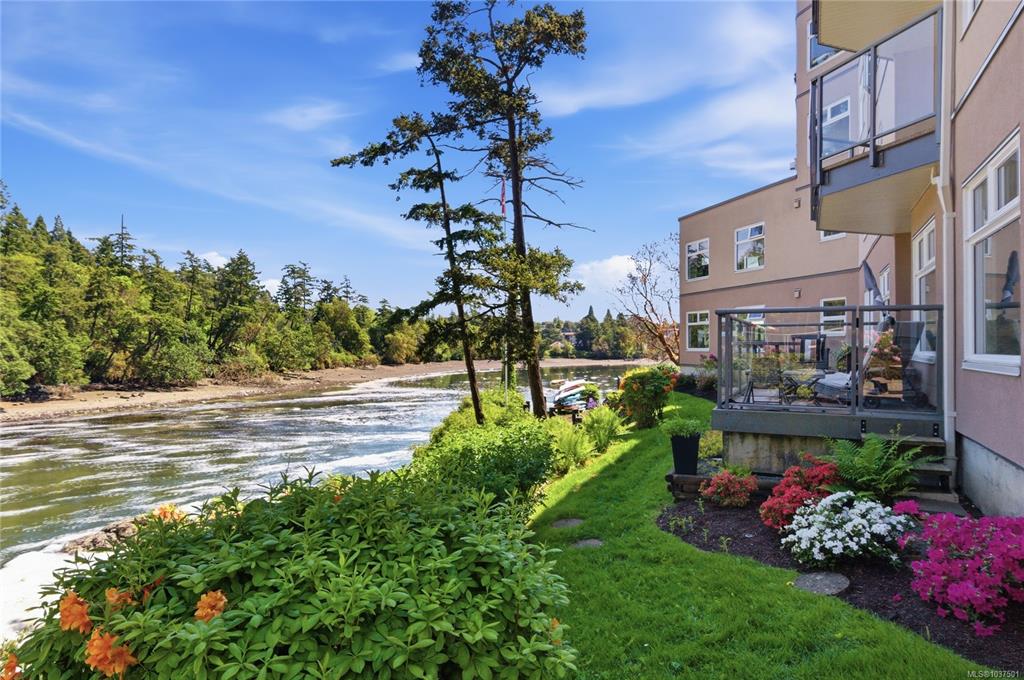 Gorge Pointe — building photo 4