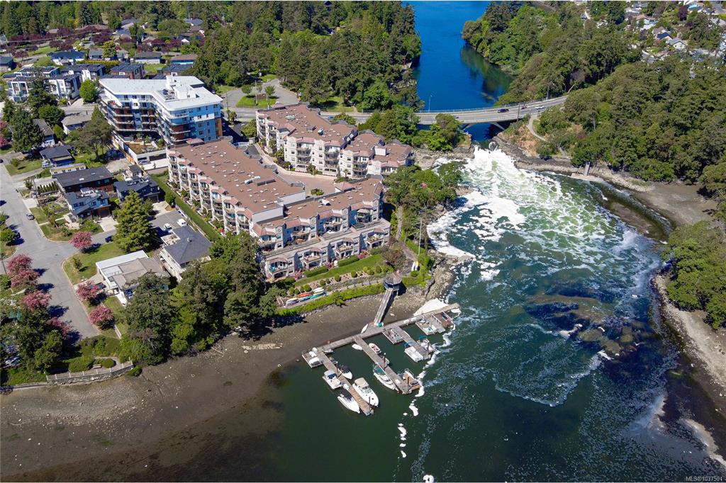 Gorge Pointe — building photo 5