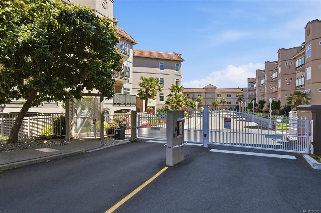 Gorge Pointe — building photo 8