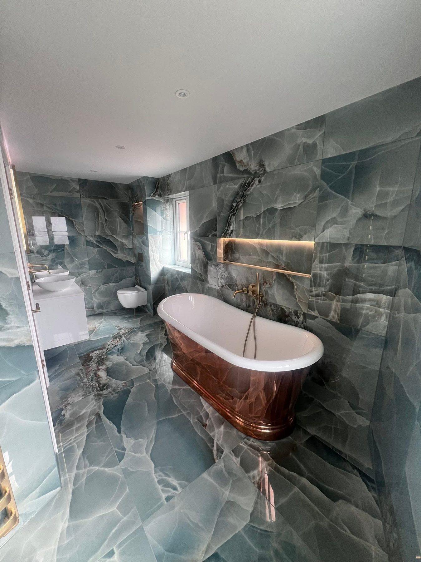 A selection of bathrooms and en-suites we have renovated across London: marble, hexagon and metro tiles, brushed brass and black brassware, copper and freestanding baths.