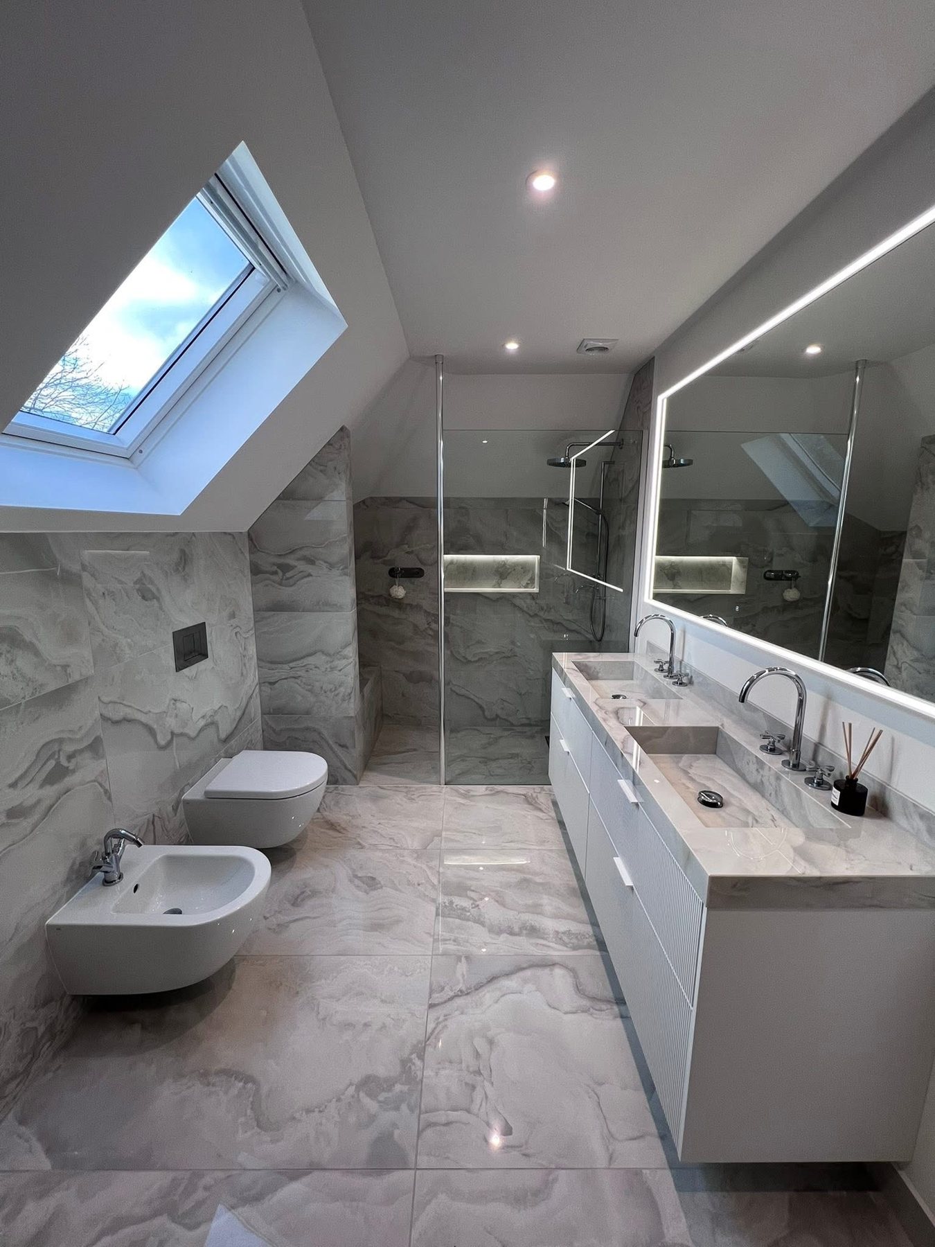 Marble en-suite with double vanity