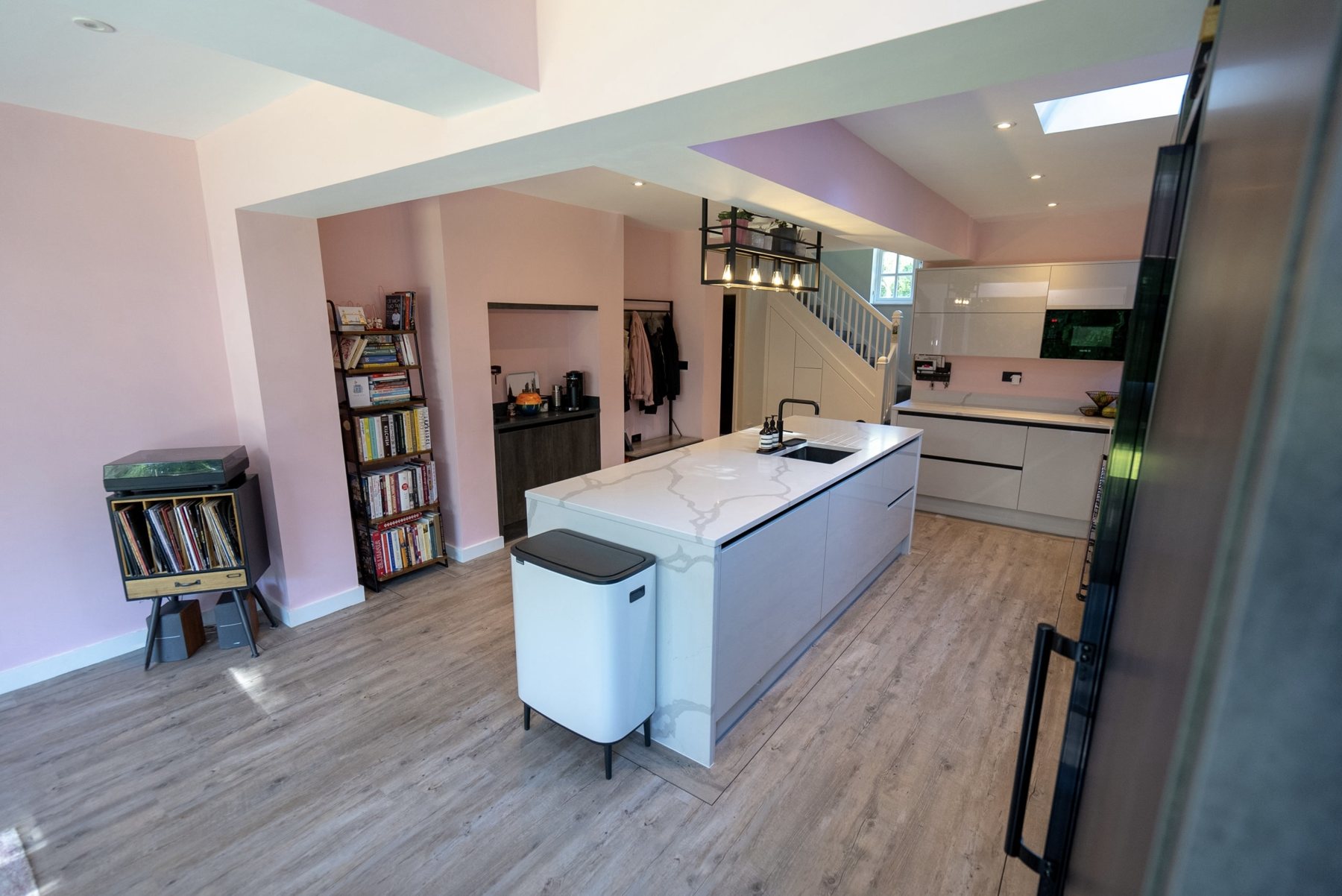 Island kitchen in the open-plan extension