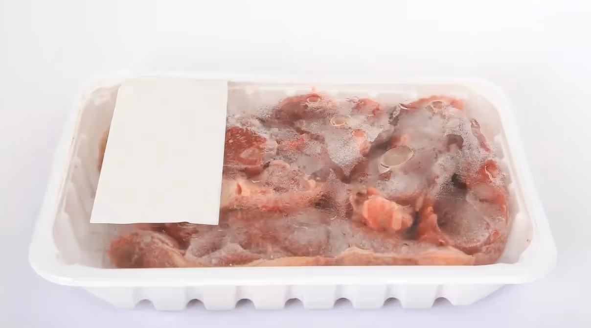 Tiefgefrorene Essware zunächst im Kühlschrank auftauen