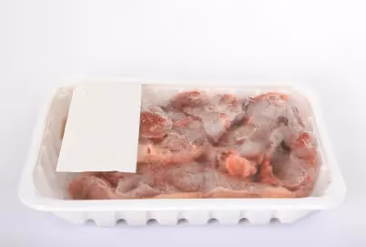 Tiefgefrorene Essware zunächst im Kühlschrank auftauen