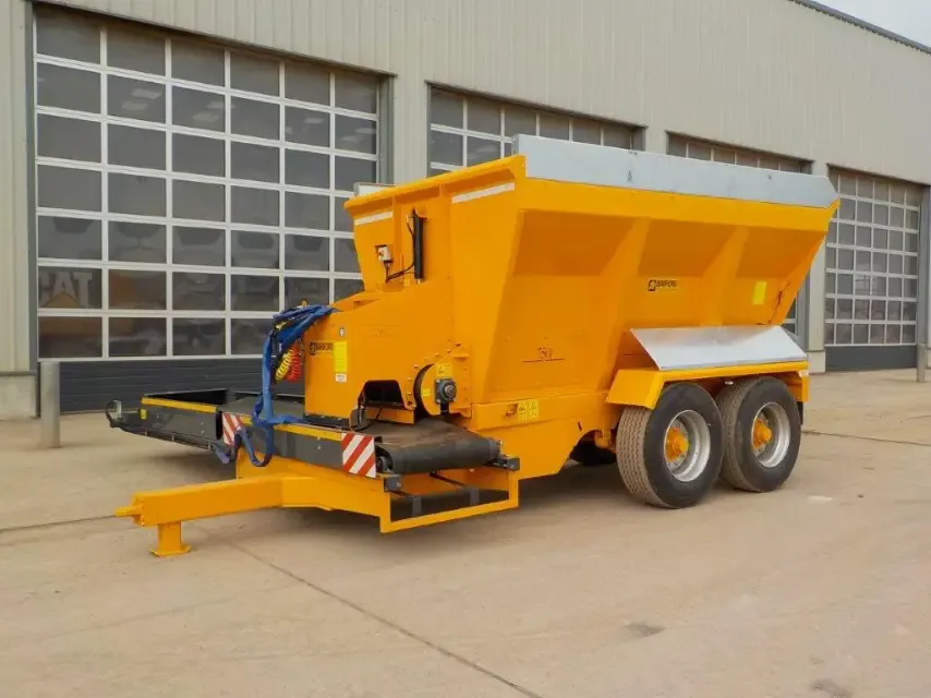 750I Material Distribution Trailer