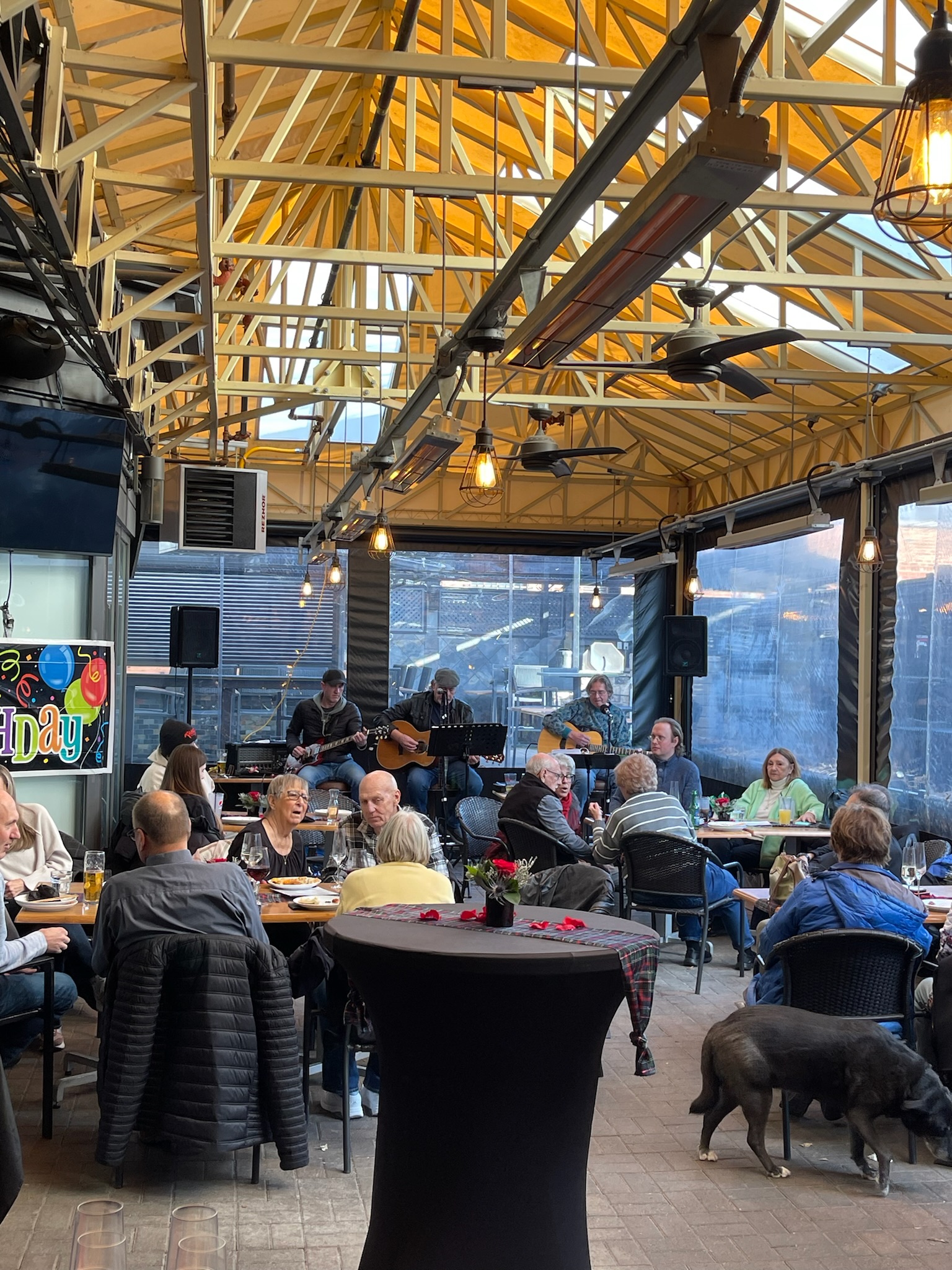 Patio dining for groups Oakville