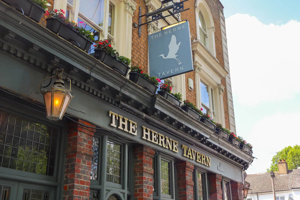 A classic London pub in East Dulwich opposite Peckham Rye Park and Common with the best hidden beer garden in South East London. The Herne Tavern is a charming heritage pub that boasts original 1930's interiors and features real ales, craft lagers, and cocktails.