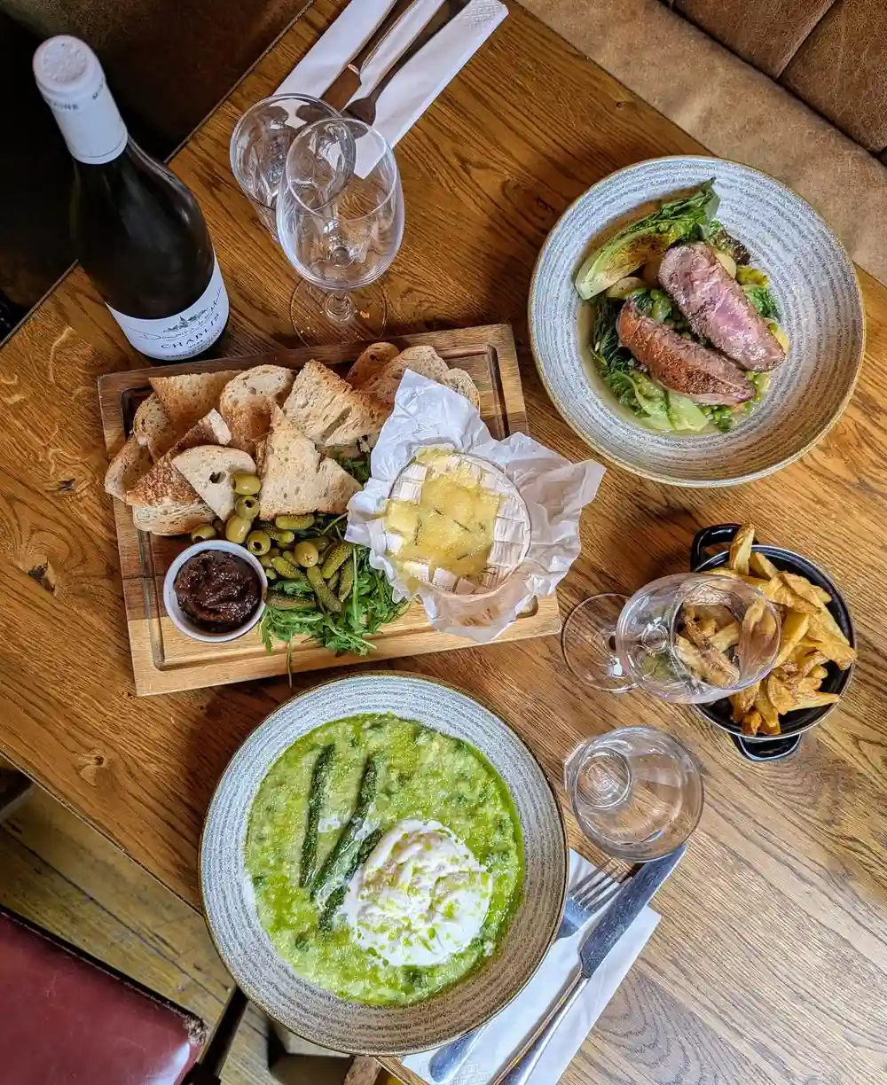 Midweek dining done right 😍 book your table with us!