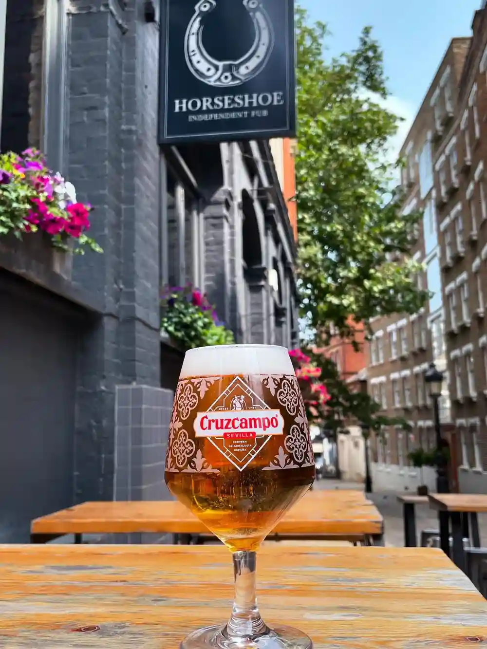 New beer alert! Now serving, Cruzcampo a 4.4% Spanish lager from Sevilla. Brewed with subtle hobby notes and fruity characteristics. Perfect for a sunny day, cheers! 🍻
