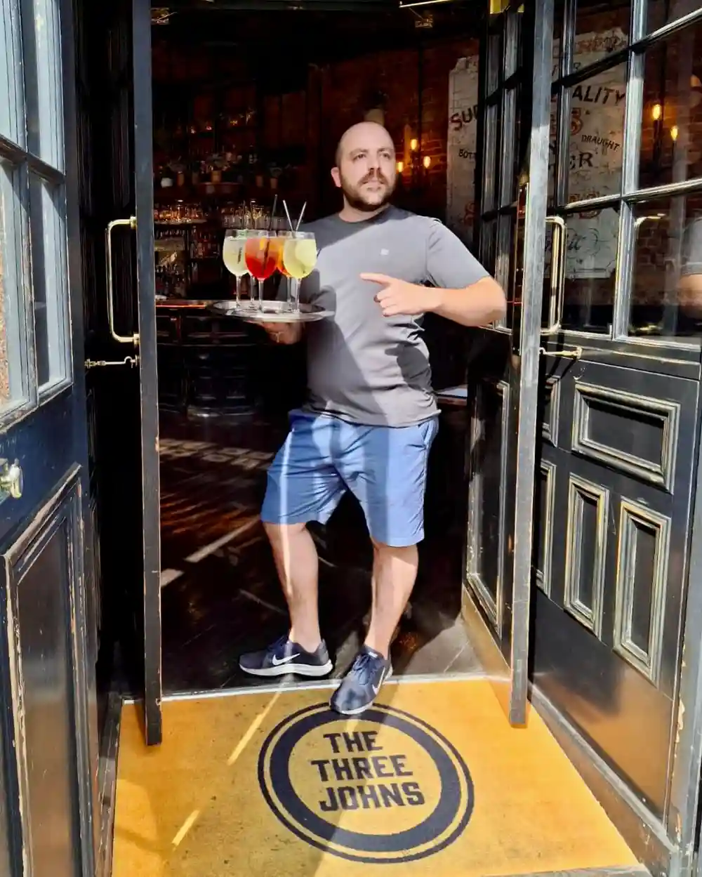 Thirsty? Nico’s spritz delivery service has you covered! 🍸 ✨