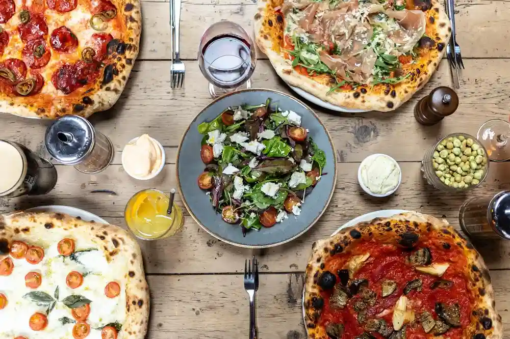 Too hot to cook? We got you 🍕 🍷 🍻