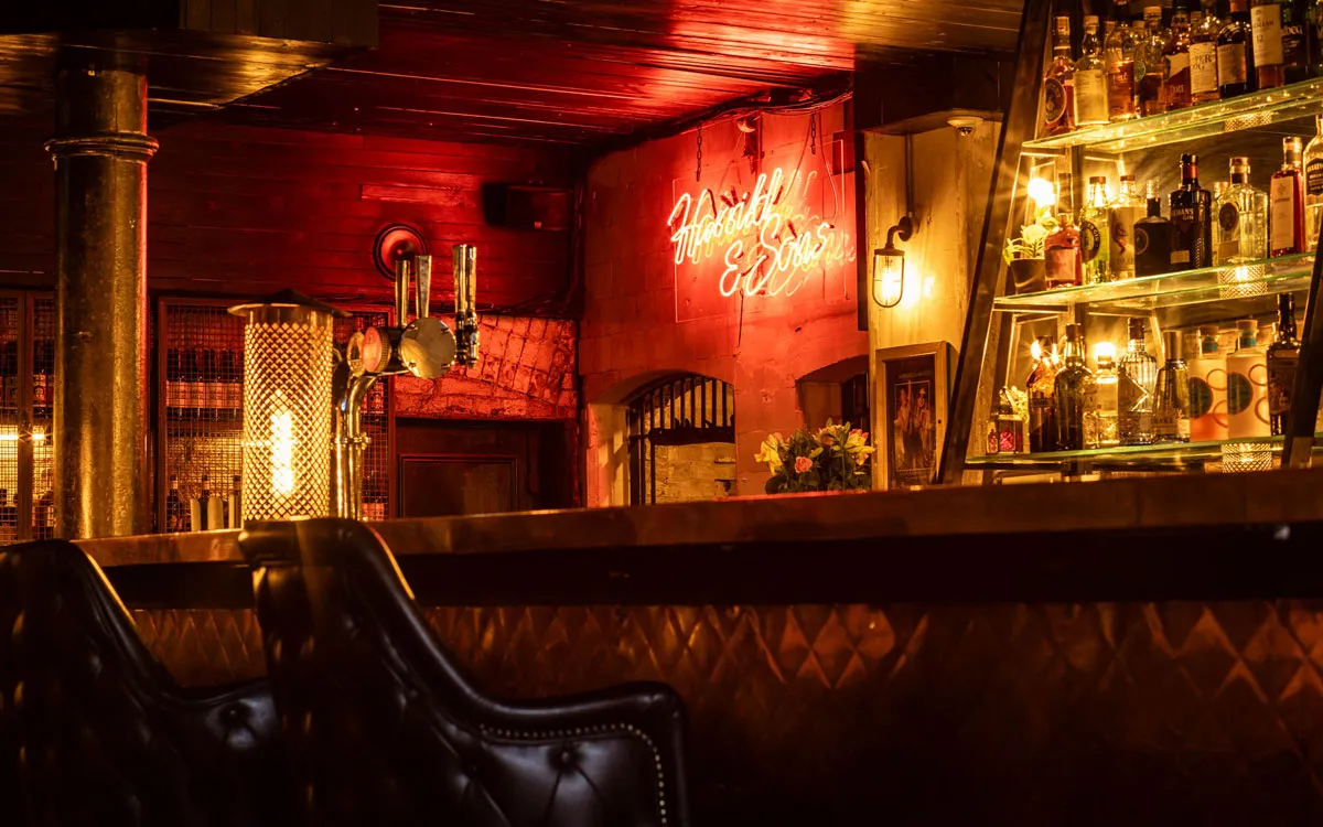 Wood-furnished bar with exposed brick and skylights, serving real ales and an eclectic food menu. Fine Beers, Wines & Spirits.