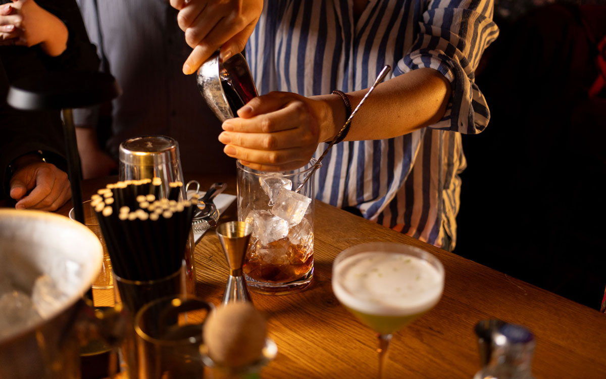 Shake, stir, and sip your way through a fun-packed cocktail masterclass at The Black Horse — perfect for parties, birthdays, and team nights out. Learn from the pros, drink like one too!